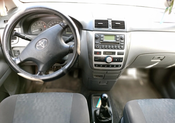 Toyota Avensis Verso cena 7200 przebieg: 323480, rok produkcji 2002 z Sompolno małe 37